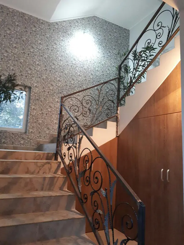 Balustradă decorativă din fier forjat, cu podest