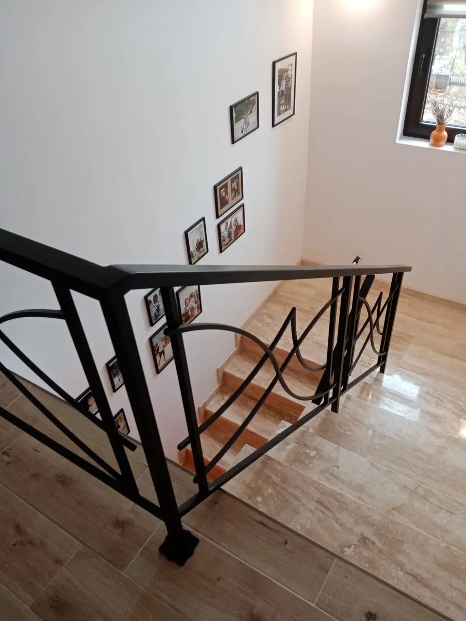 Balustradă cu model curbat pentru scară interioară