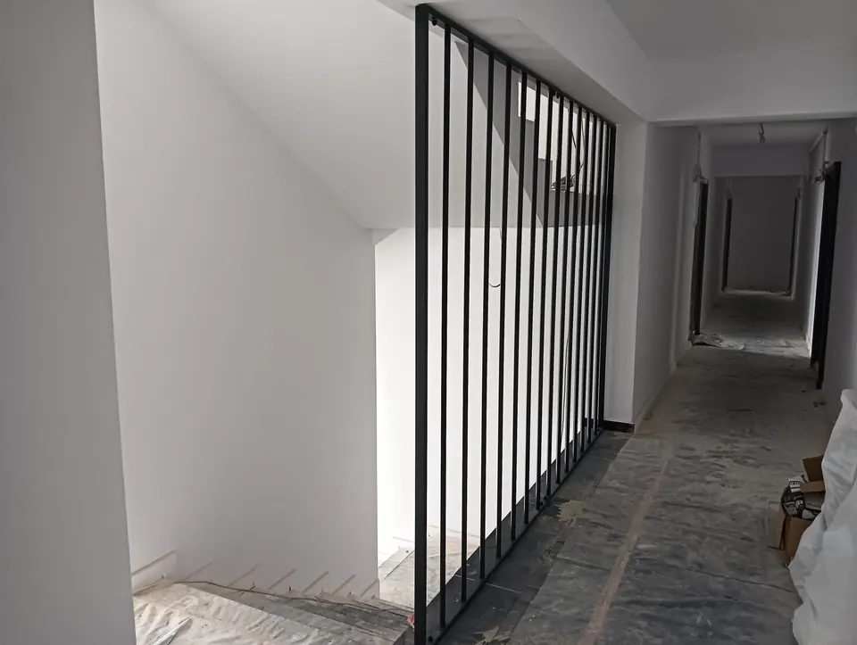 Balustradă-paravan pentru casa scării