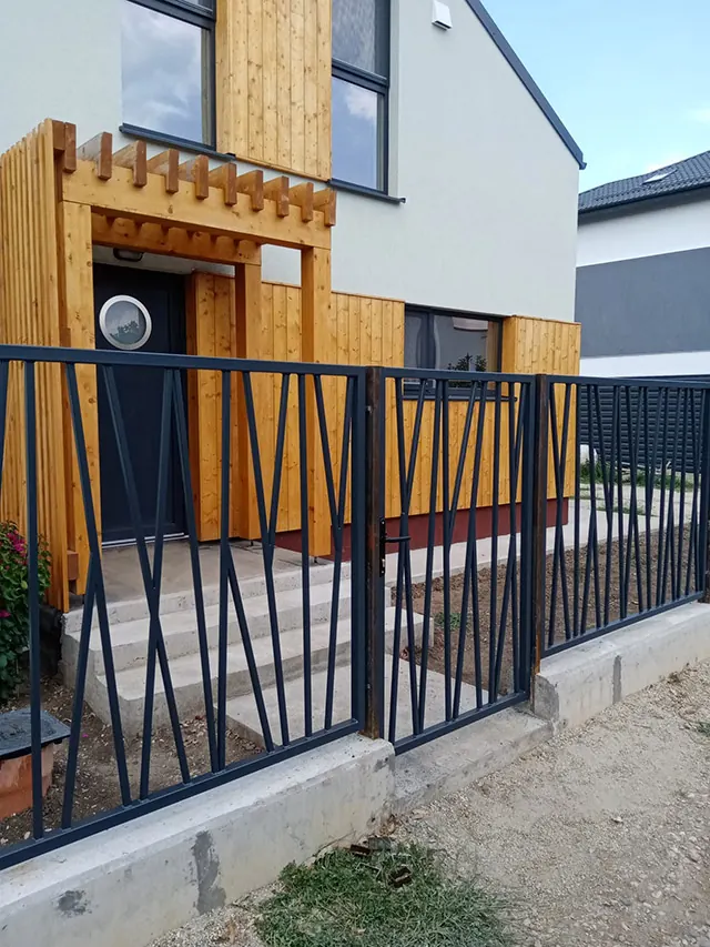 Gard decorativ cu bare oblice