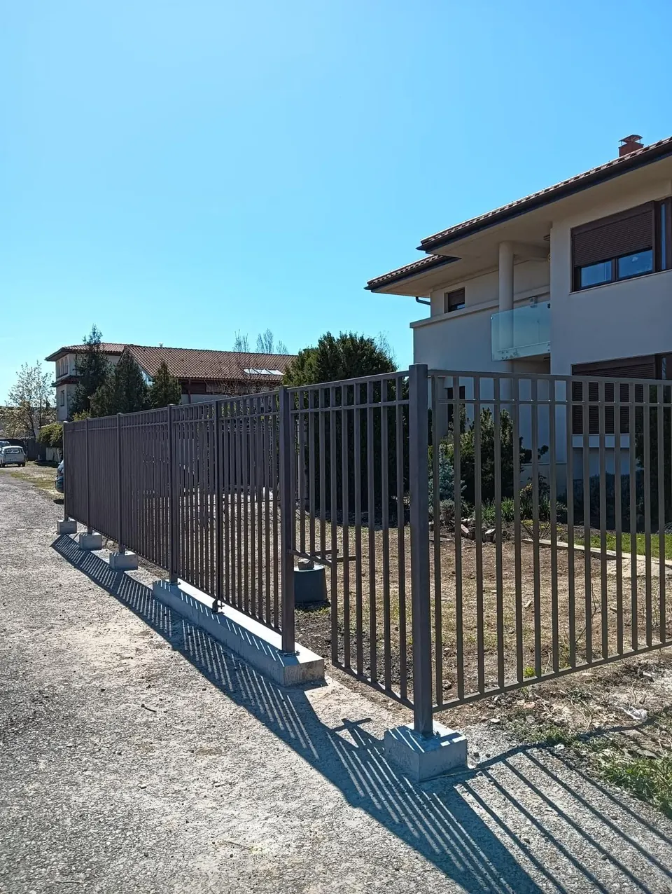 Gard cu bare verticale pe fundații punctuale (G41) – poza 1 din 2