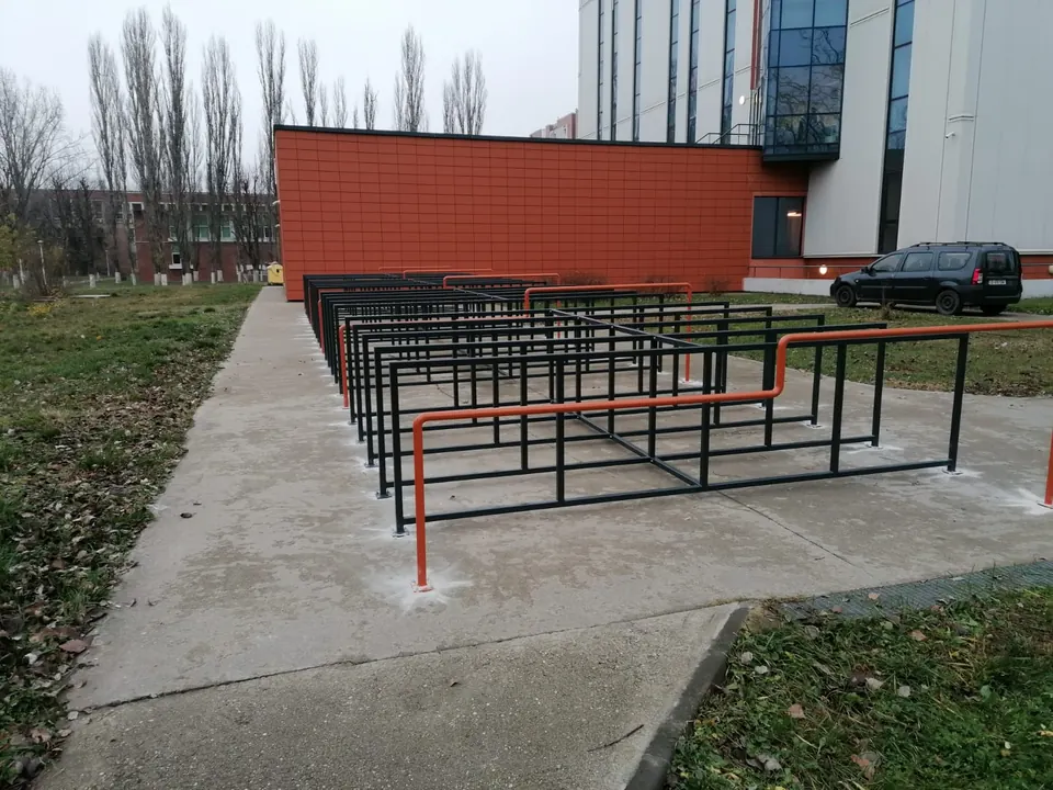 Rastele metalice pentru biciclete