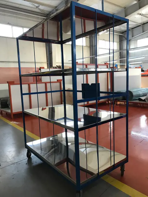Raft metalic mobil pe roți