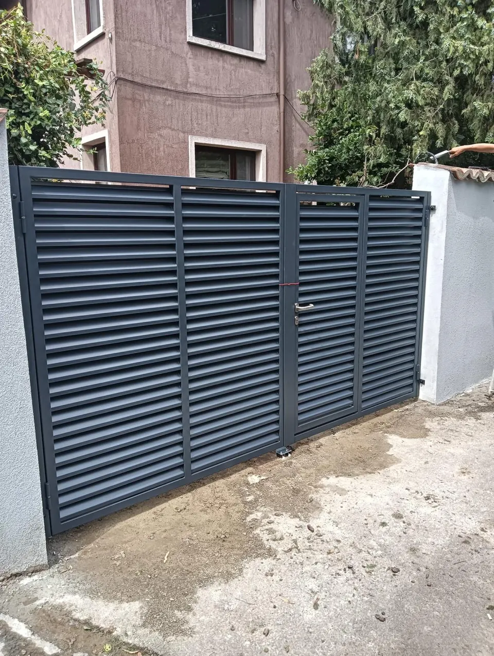 Poartă culisantă model jaluzea, antracit