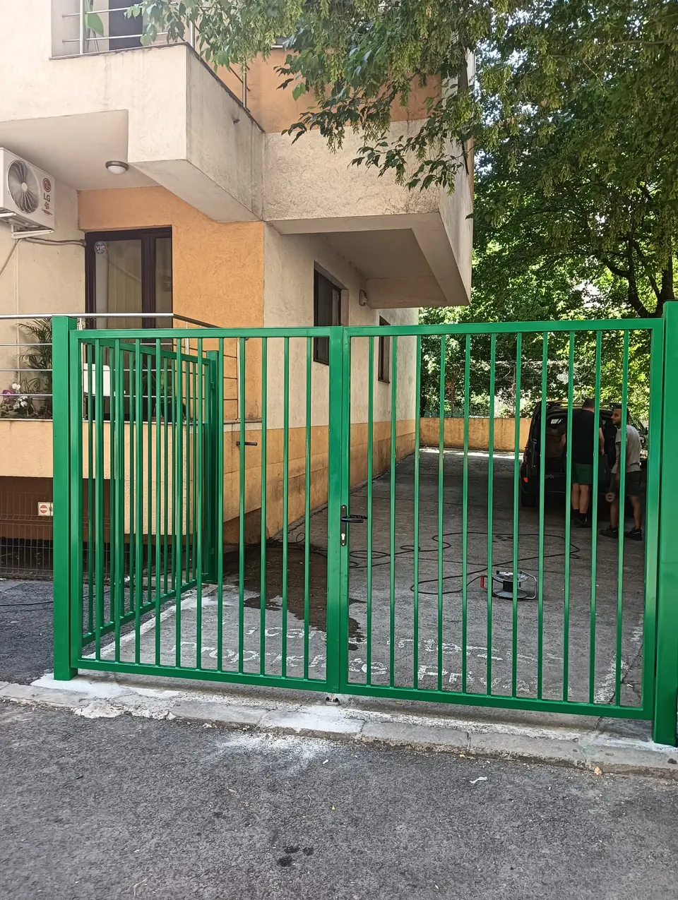 Poartă și portiță verzi cu bare verticale (PM30) – poza 1 din 1